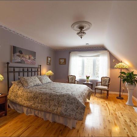 Au Coeur De Saint-Sauveur Bed & Breakfast Exterior photo
